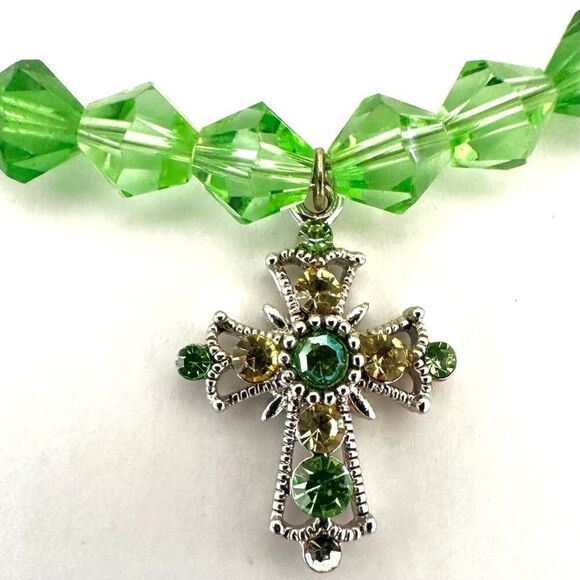 Green beaded rhinestone cross necklace - Picture 9 of 11